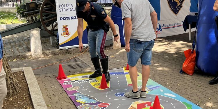 Giornata di sensibilizzazione ad Avigliano: la Polizia di Stato contro ludopatia, alcol e droga