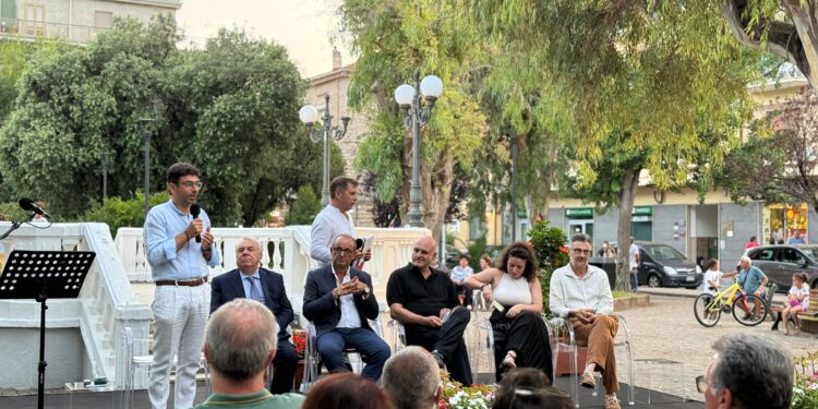 Sapri, “Terre del Bussento Experience” conquista il pubblico: il territorio si racconta tra vino, libri e tradizione