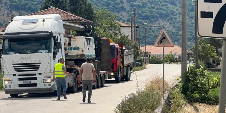 Ponte Caiazzano, sembrava una falsa partenza: è arrivata la trivella ed una squadra di operai
