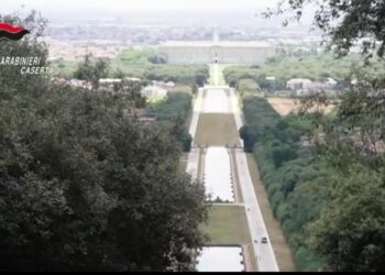 Rubava acqua dalle fontane della Reggia di Caserta per irrigare i campi: arrestato imprenditore agricolo