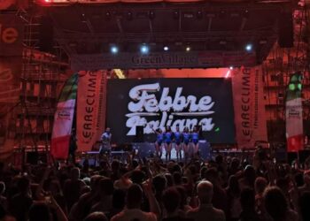 “Febbre Italiana” accende Polla: musica, luci e divertimento per la notte del 16 luglio
