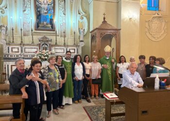 Il vescovo Calvosa in visita alla comunità di Sacco. Il sindaco Latempa: “Territorio unito per affrontare le avversità”