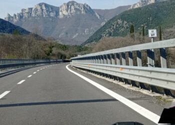Traffico in tilt in Basilicata: camion si ribalta sulla Basentana e un’auto prende fuoco sulla Tito-Brienza