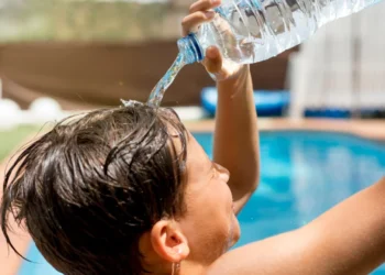 Allarme caldo, l’appello dei pediatri salernitani della FIMP: “Anche brevi esposizioni al sole possono essere pericolose per i bambini”