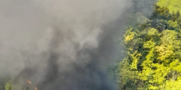 Auto in fiamme sull’A2 tra Sicignano e Petina: traffico rallentato