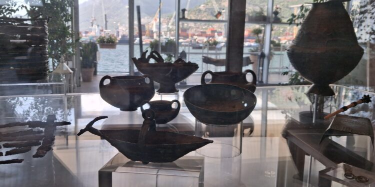 Il corredo di una principessa in mostra nella Stazione Marittima di Salerno