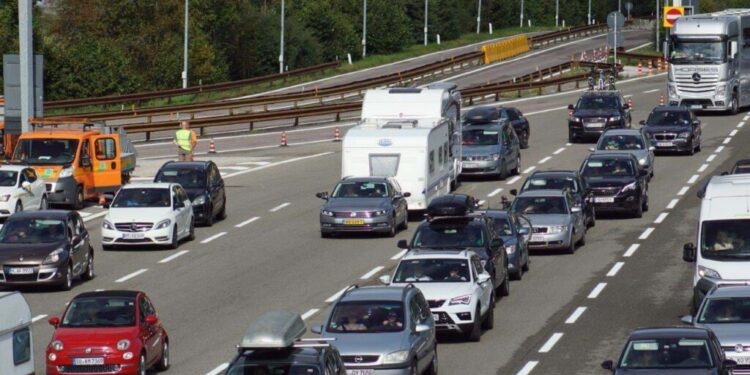 Scatta l’esodo estivo: bollino rosso nel primo grande week end di partenze