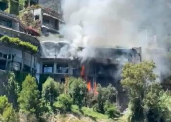 Incendio a Positano, danni anche a un albergo. Rogo anche a San Mango Piemonte