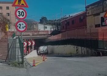 Salerno, riapre il sottopasso di via Torrione: accesso solo per bici, moto e mezzi di soccorso
