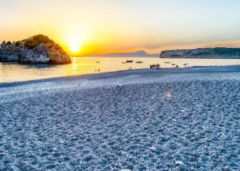 Praia a Mare, coprifuoco per gli under 14: multe fino a 250 euro per i genitori