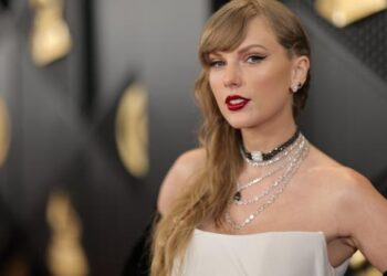 Castelnuovo invita Taylor Swift a scoprire le sue origini cilentane: “Ti aspettiamo”