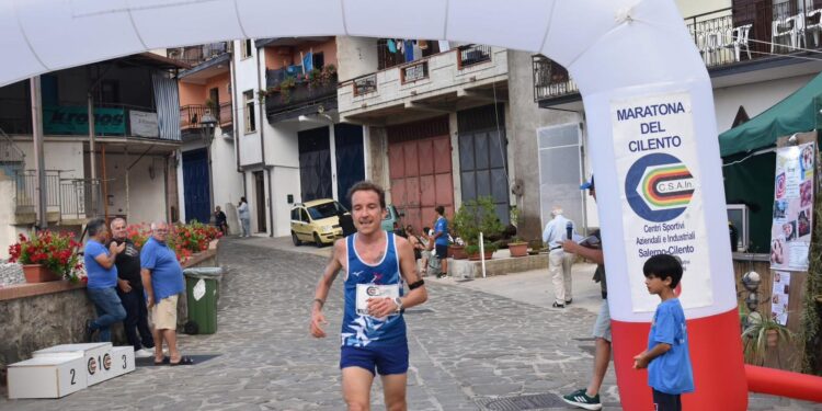 Il podista di Polla, Riccardo Volpe, vince la gara di Futani