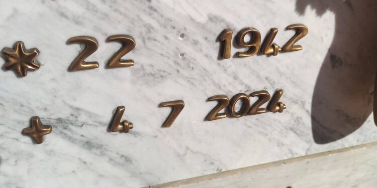Furti e danneggiamenti al cimitero di Polla. La denuncia del consigliere D’Arista