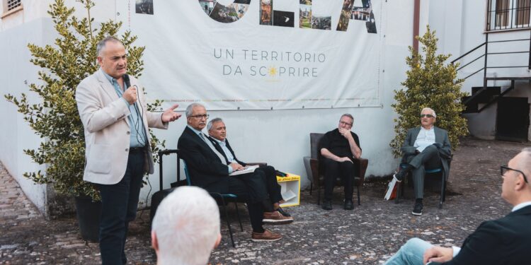 Un tributo alla memoria di Vittorio Bracco nei giardini della Biblioteca Comunale di Polla