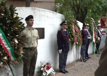 Salerno, cerimonia in memoria delle vittime dell’attentato terroristico del 1982: omaggio a tre servitori dello Stato