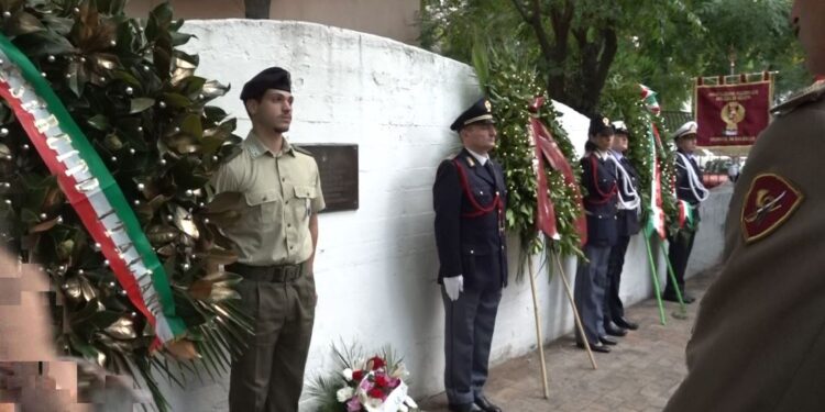 Salerno, cerimonia in memoria delle vittime dell’attentato terroristico del 1982: omaggio a tre servitori dello Stato