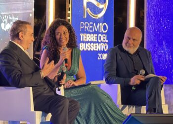 Gran finale a Sapri per il Premio Terre del Bussento: tre serate di cultura, emozioni e grandi ospiti