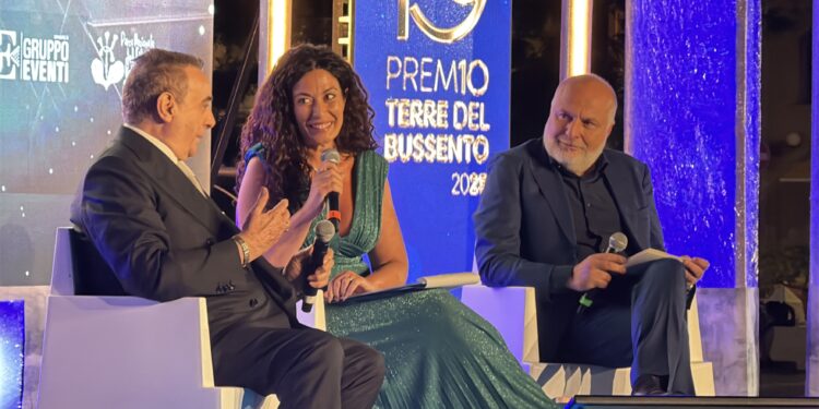 Gran finale a Sapri per il Premio Terre del Bussento: tre serate di cultura, emozioni e grandi ospiti