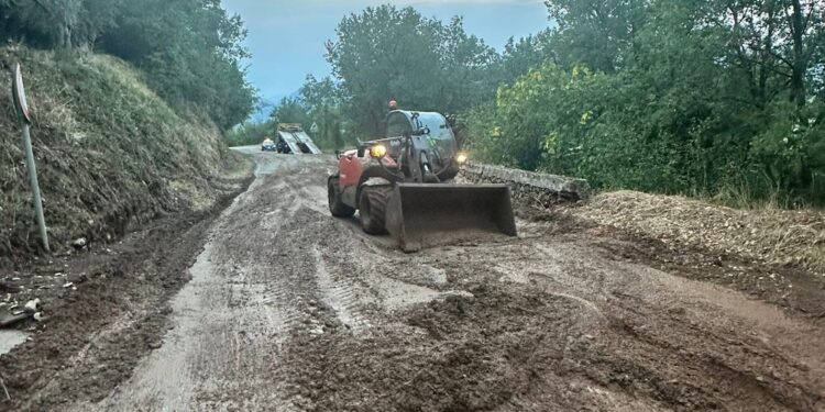 Maltempo: frane e circolazione in tilt tra Buccino, Vietri di Potenza e Salvitelle