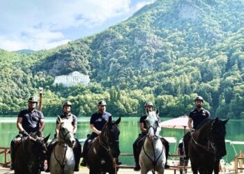 Pattuglie dei Carabinieri a cavallo in azione nel potentino per il controllo del territorio