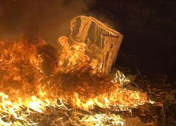 Eboli, incendia rifiuti di plastica all’alba: piromane incastrato dal drone
