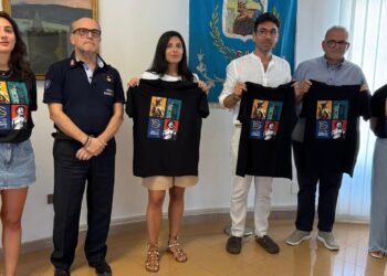 Sapri indossa la storia: presentata la maglia che celebra i 10 anni del Premio Terre del Bussento