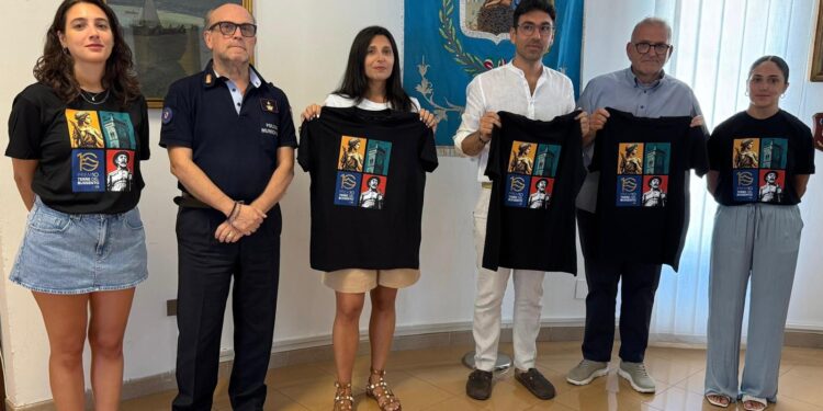 Sapri indossa la storia: presentata la maglia che celebra i 10 anni del Premio Terre del Bussento
