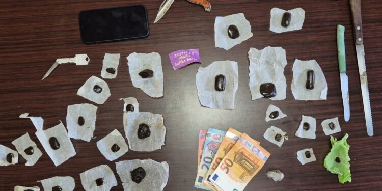 Maxi operazione antidroga a Senise: arrestati due giovani, sequestrati cocaina, hashish e marijuana