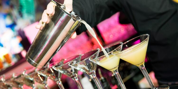Somministrò alcol a un 15enne: bar del centro storico di Potenza chiuso per 15 giorni