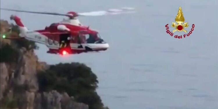 Resta bloccato in un canalone vicino Maratea: giovane salvato con l’elicottero