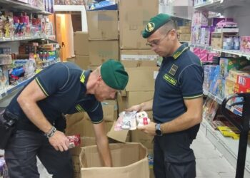 Maxi sequestro di merce contraffatta nel salernitano: 19.000 articoli bloccati dalla Guardia di Finanza