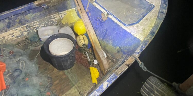 Foce Sele–Tanagro, pesca illegale nel fiume: sequestrati barca e attrezzi dalle Guardie Accademia Kronos