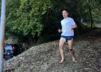 A Salvitelle si rinnova la tradizione: corsa a piedi nudi e lotta greco-romana per San Sebastiano