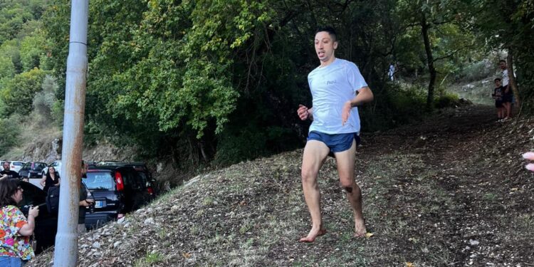 A Salvitelle si rinnova la tradizione: corsa a piedi nudi e lotta greco-romana per San Sebastiano