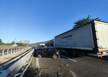 Incidente allo svincolo del raccordo Avellino-Salerno: donna portata in ospedale