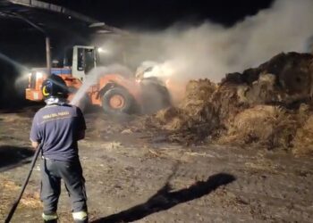 Paura a Velina: fienile in fiamme, una persona ustionata