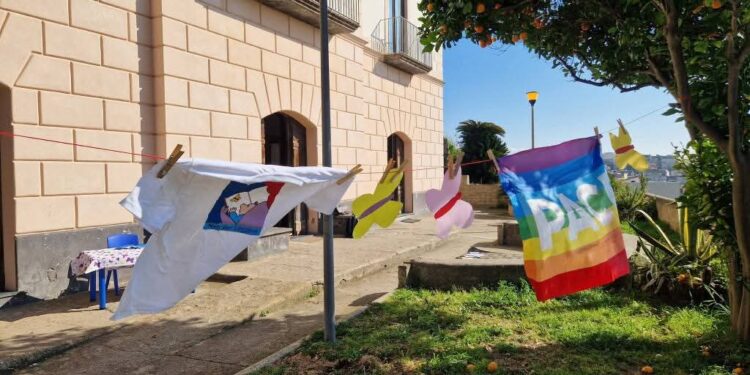 “Leggiamo per la Pace”: a Teggiano le volontarie di Nati per Leggere scendono in campo contro la guerra con i libri e le famiglie