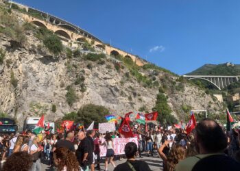 Sciopero a Salerno. Porto bloccato al grido: “Palestina libera”