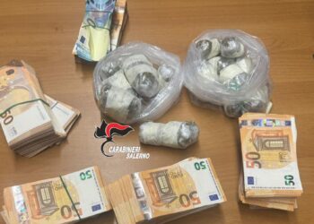 Trovato con droga e contanti in auto: arrestato nel salernitano
