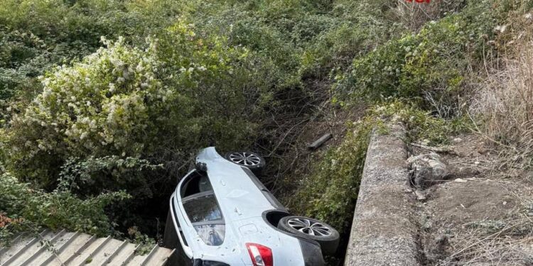 Tolve, auto finisce in una scarpata: 38enne salvata dai Vigili del Fuoco