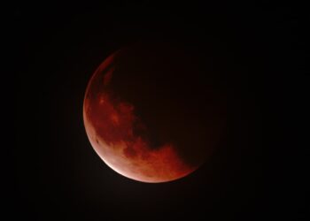 I cacciatori dell’eclissi a Petina e nel Vallo di Diano tra foschia e scatti mozzafiato