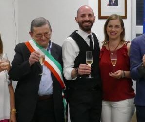 Sant’Arsenio. Dopo la mozione di sfiducia a Vricella, il sindaco nomina la nuova Giunta: Rosangela Macchia è il nuovo vicesindaco, entra anche Luigi Biscotti come assessore