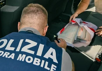 Viaggiavano armati e con oltre 3 chili di cocaina: arrestati sull’A2 dalla Polizia Stradale di Sala Consilina