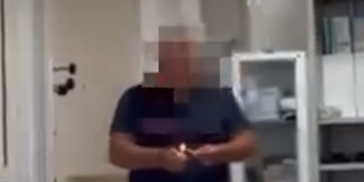 Medico del 118 di Palinuro lancia un petardo contro un soccorritore: sospeso dall’Asl