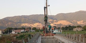 Ponte di Caiazzano. Tommasetti in visita al cantiere: “Ora si acceleri. Serve chiarezza su termine lavori”