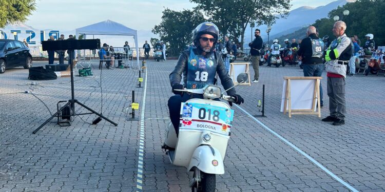 Oltre 130 vespisti ad Atena Lucana per il “Giro dei Tre Mari”