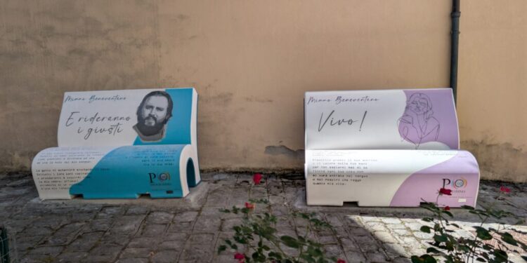 Memoria e poesia si incontrano a Sasso di Castalda con le panchine poetiche