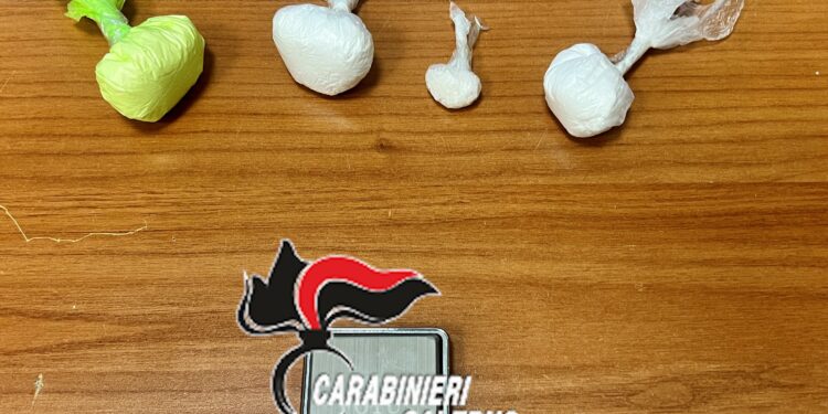 Pusher arrestato a Salerno con 73 grammi di cocaina e crack
