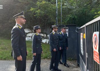 Caporalato e appalti pubblici, operazione della Guardia di Finanza in 8 regioni: accertamenti anche in Campania e Basilicata