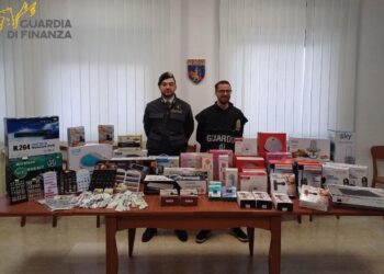 Potenza, sequestrati 2.500 prodotti non sicuri: controlli della Guardia di Finanza in negozi e aziende